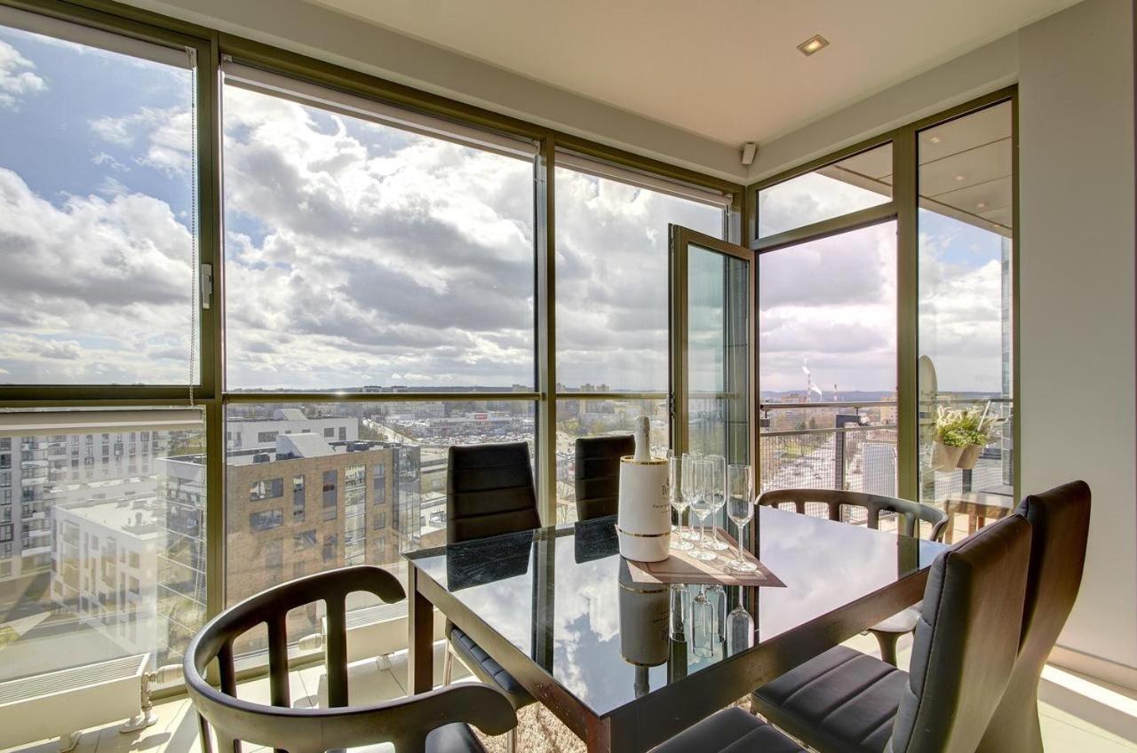 Helios Luxury In Skyscraper